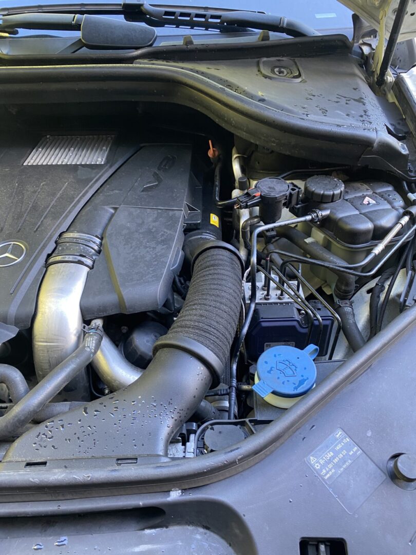 Mercedes S550 Underhood